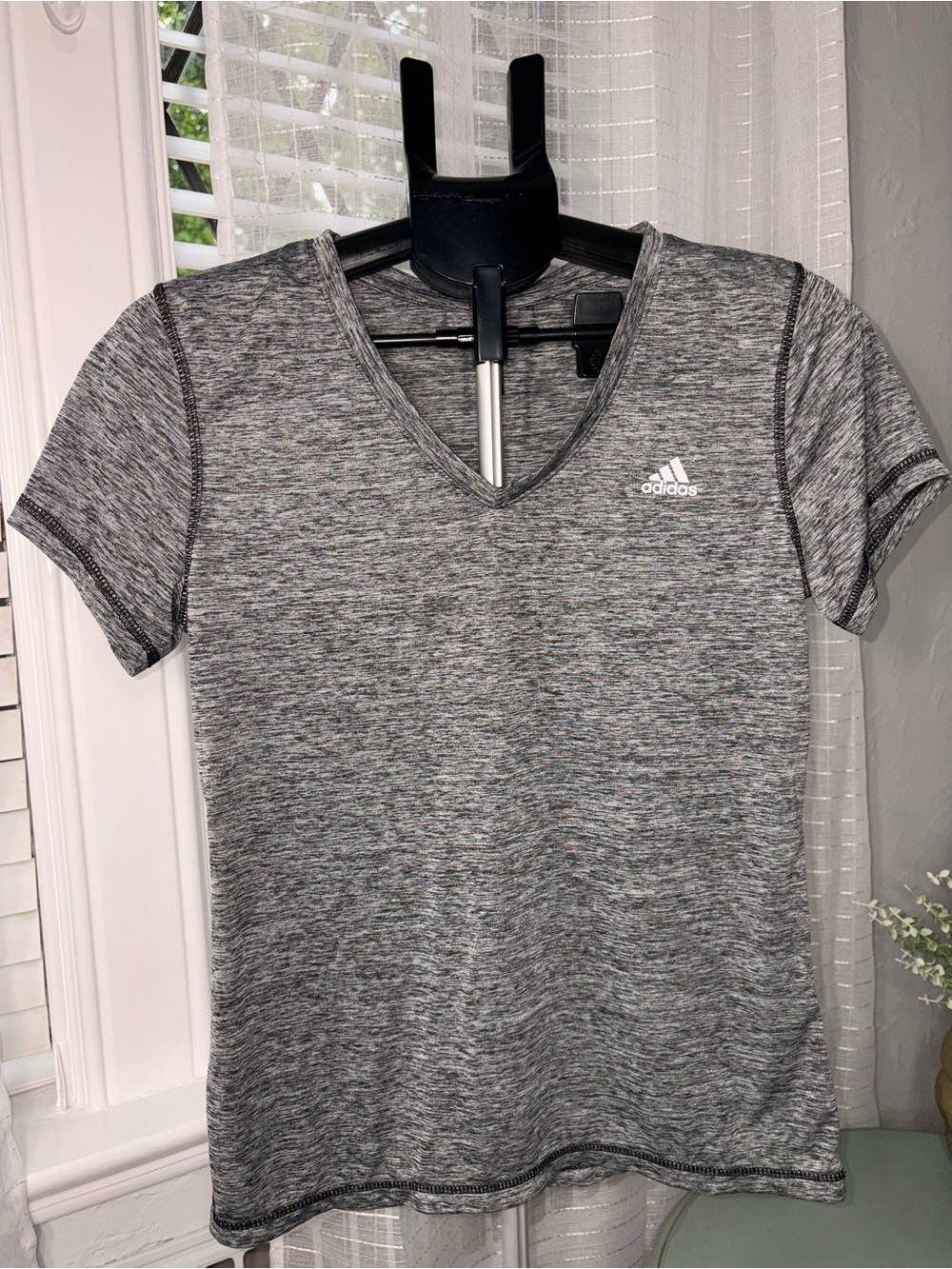 Adidas Golf Heather Gray Performance V-Neck Athletic T-Shirt Women’s Medium